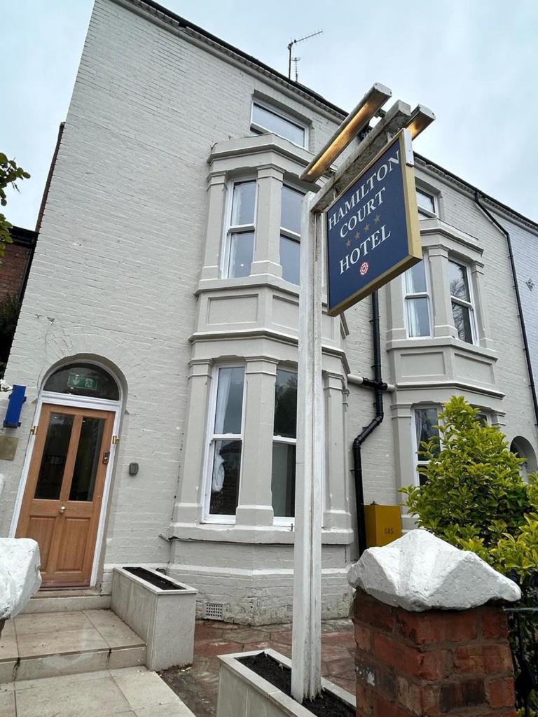 Hamilton Court Hotel Hoole Chester Extérieur photo