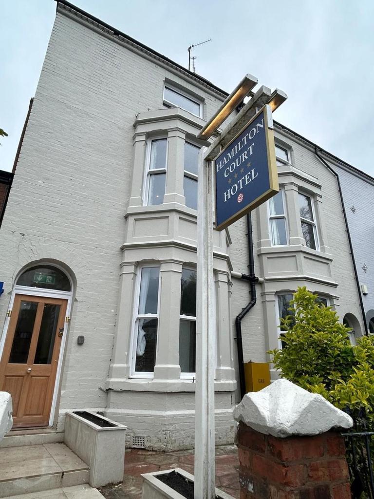 Hamilton Court Hotel Hoole Chester Extérieur photo