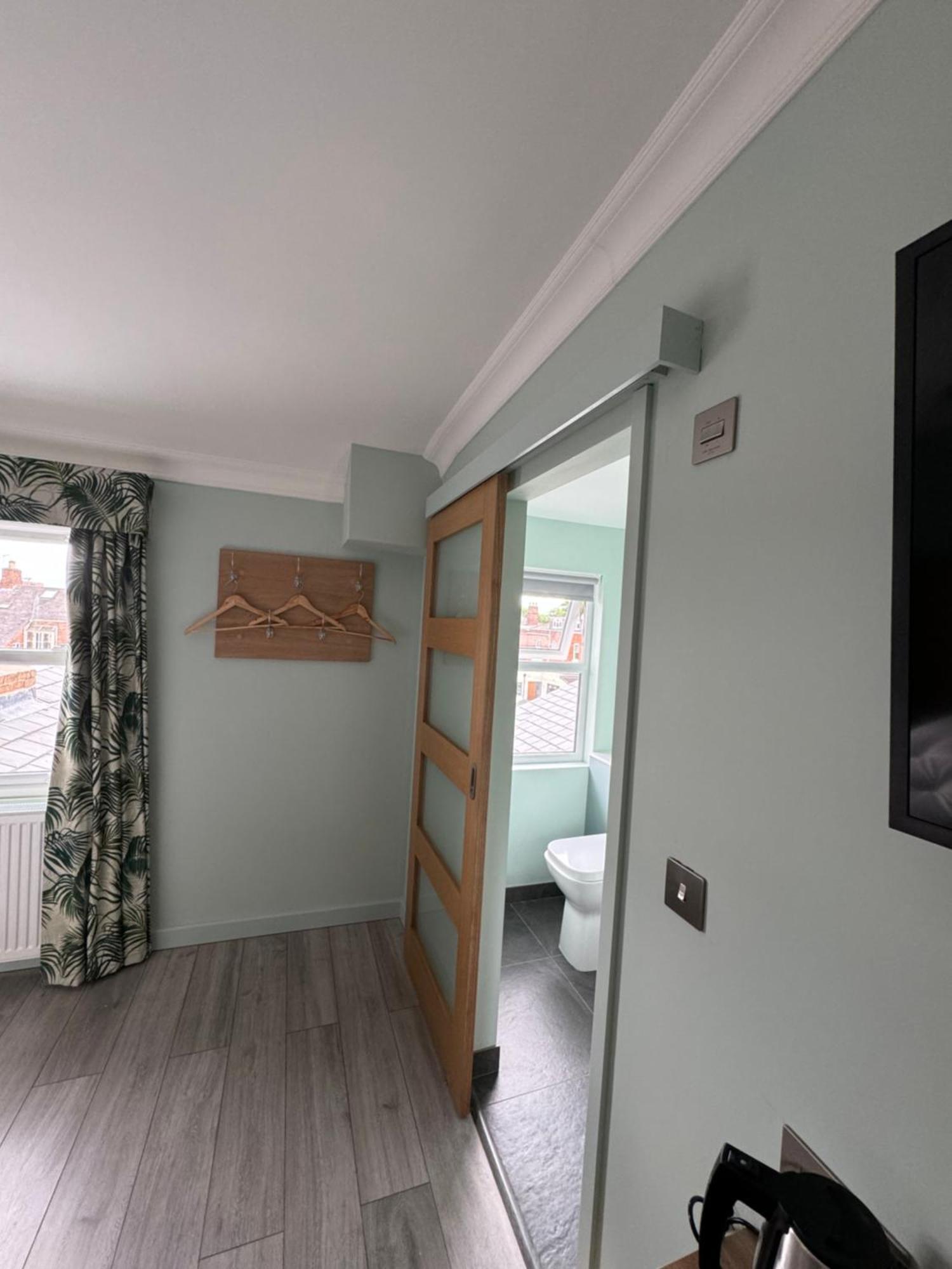 Hamilton Court Hotel Hoole Chester Extérieur photo