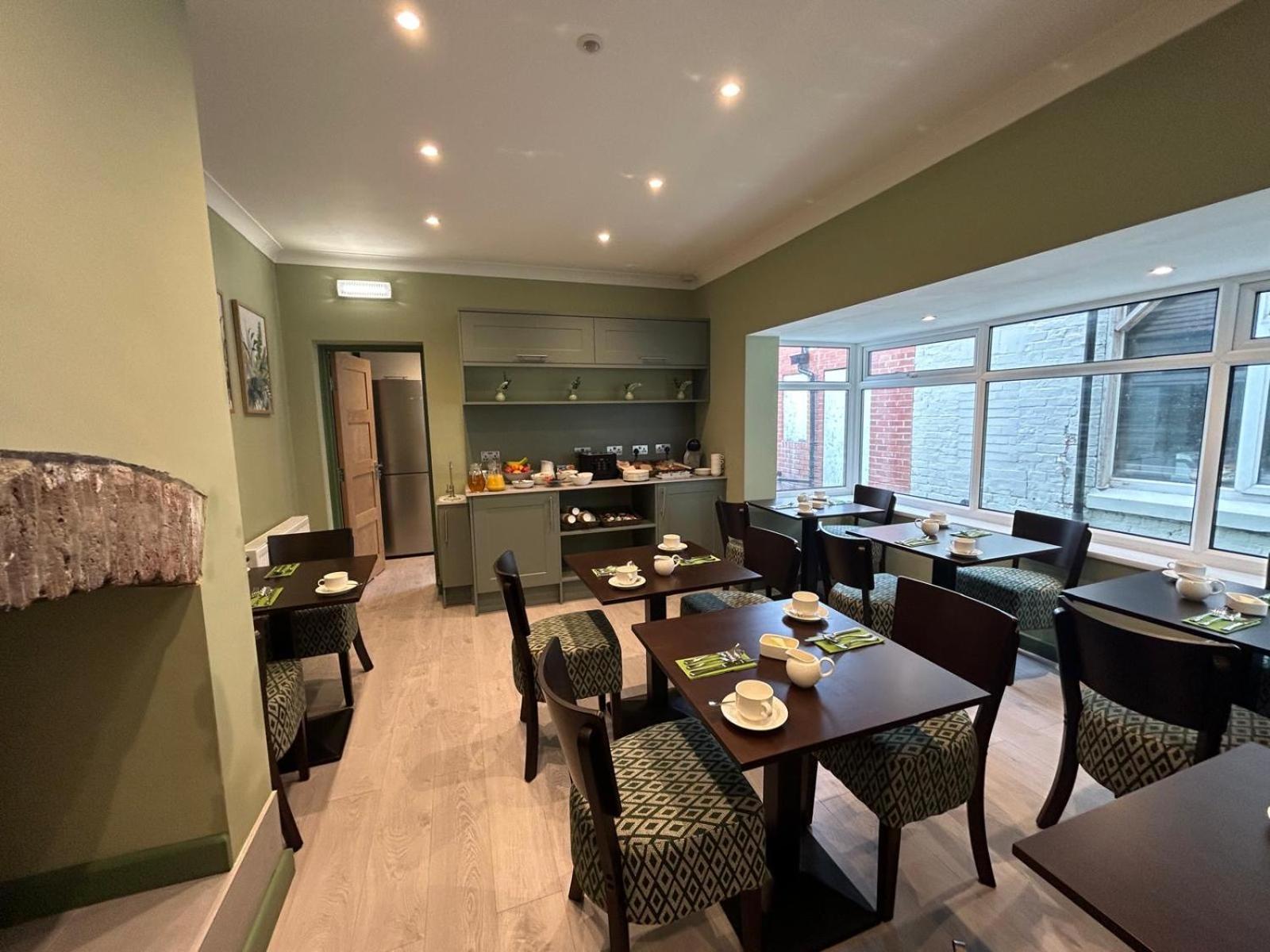 Hamilton Court Hotel Hoole Chester Extérieur photo