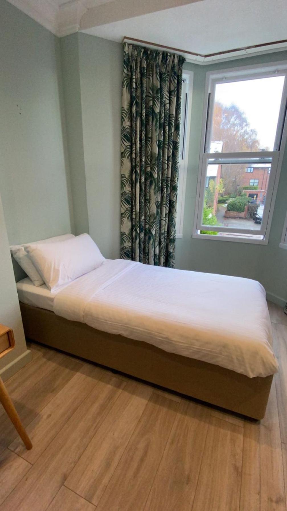 Hamilton Court Hotel Hoole Chester Extérieur photo